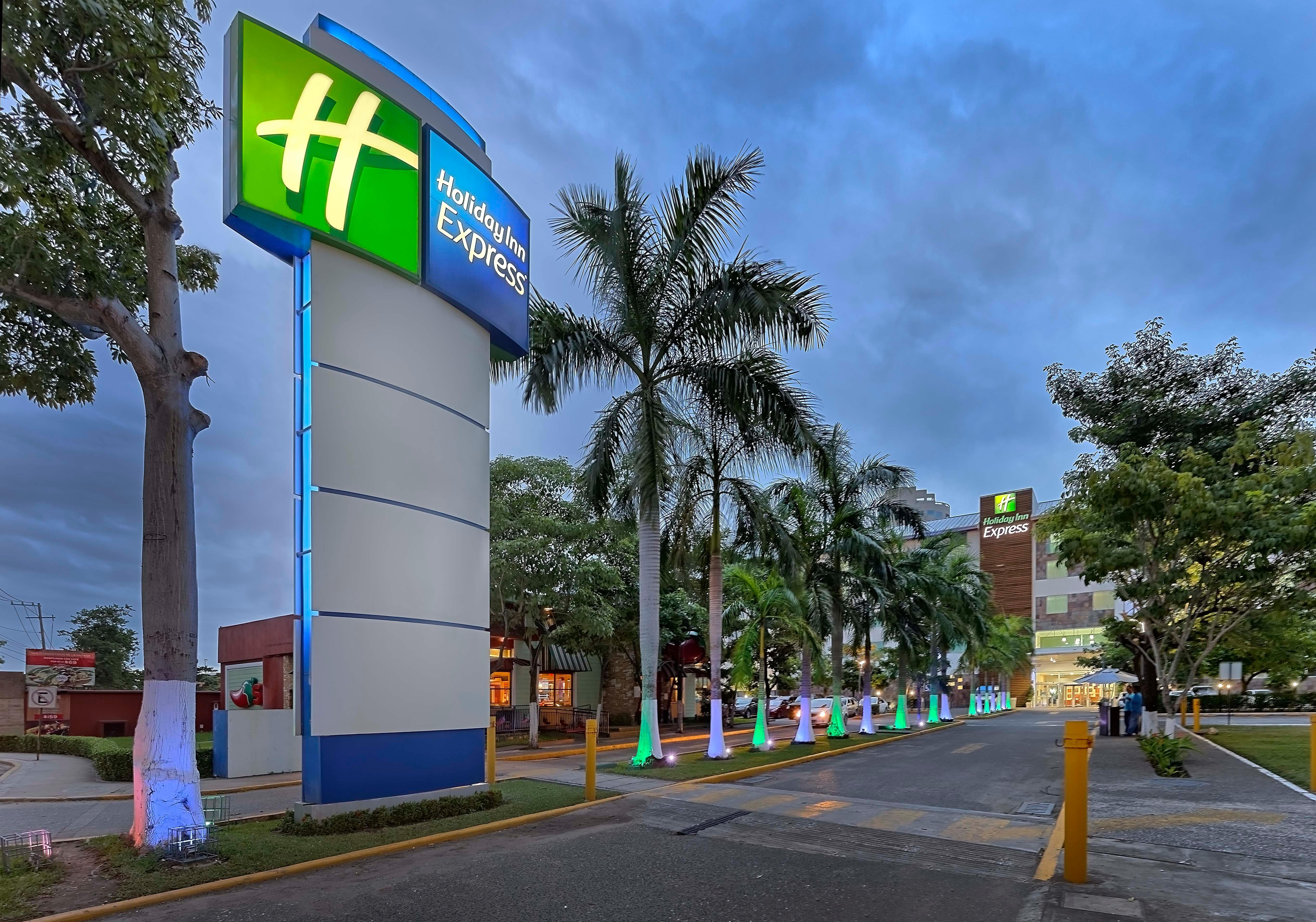 Holiday Inn Express Villahermosa By Ihg Екстериор снимка